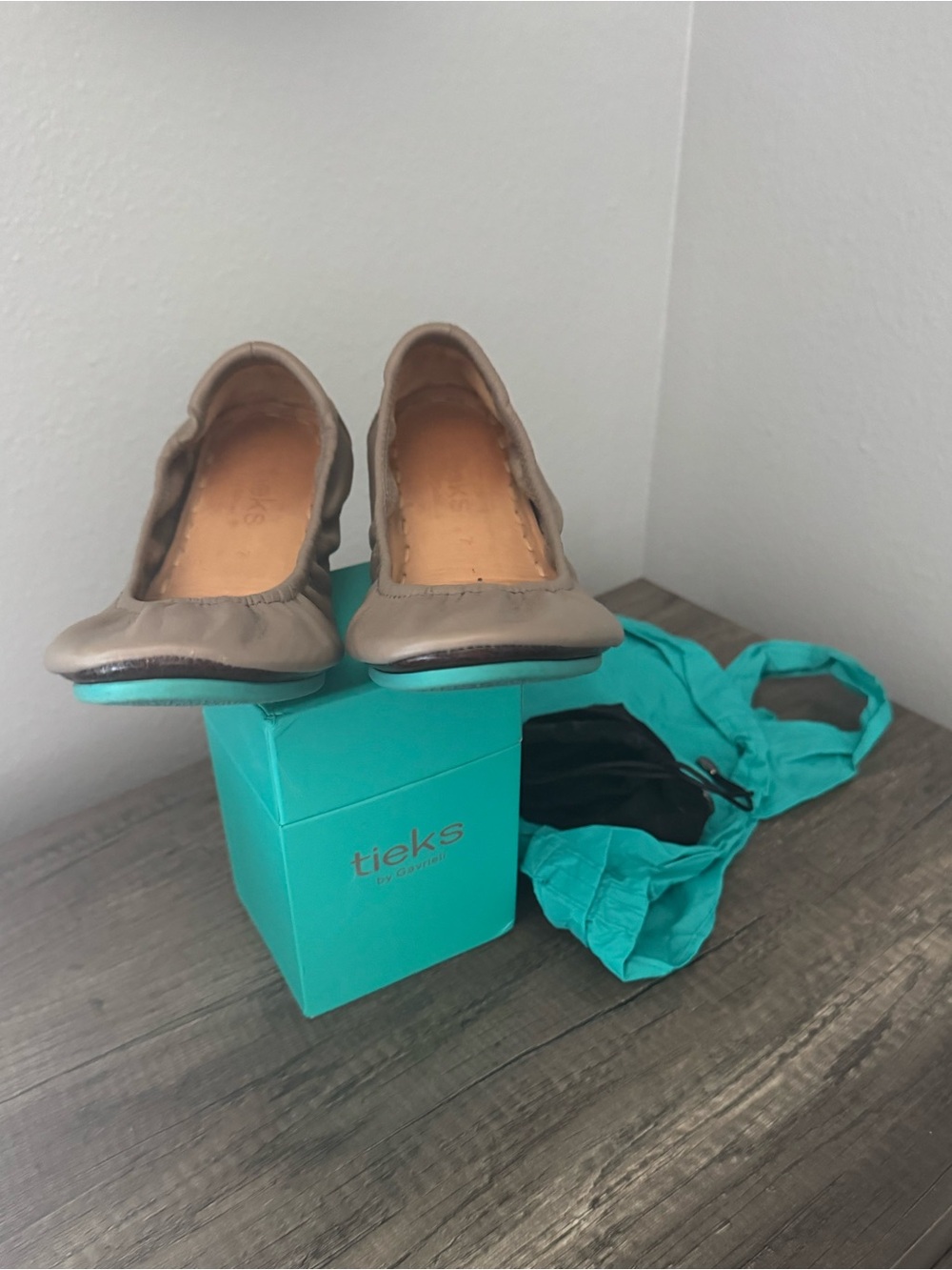 EEUC❤️TIEKS❤️ Taupe Ballet Flats size 7